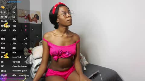 Snapshot of nayah_dussa1 chatting on 02-25-25, 02:47 Vane broadcast 6 pm to 1 am Colombia time online show from 02-25-25, 02:47