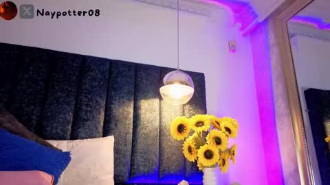 Snapshot of naylapot_ chatting on 05-20-26, 11:27 Juli online show from 05-20-26, 11:27