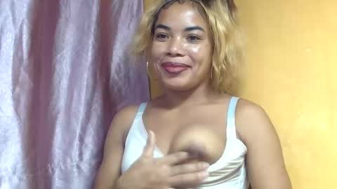 Snapshot of nayrrah chatting on 04-17-26, 10:13 nayrrah online show from 04-17-26, 10:13