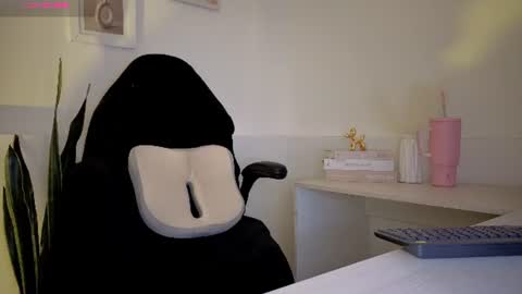 Snapshot of nebetcolin chatting on 07-13-26, 07:49 Hellen online show from 07-13-26, 07:49