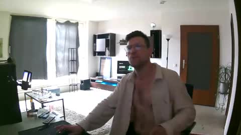 Sebastian online show from 04-24-26, 12:07