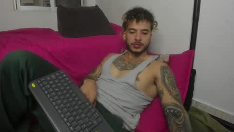 Nei turn green online show from 01-10-25, 04:44