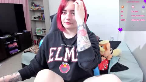 Snapshot of neeko_lol_ chatting on 10-01-25, 10:21 Geek Nicole im Neeko UwU online show from 10-01-25, 10:21