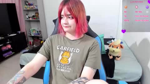 Snapshot of neeko_lol_ chatting on 10-10-25, 06:51 Geek Nicole im Neeko UwU online show from 10-10-25, 06:51