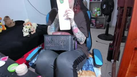 Snapshot of neeko_lol_ chatting on 04-18-26, 12:42 Geek Nicole im Neeko UwU online show from 04-18-26, 12:42