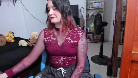 Snapshot of neeko_lol_ chatting on 04-24-26, 01:35 Geek Nicole im Neeko UwU online show from 04-24-26, 01:35