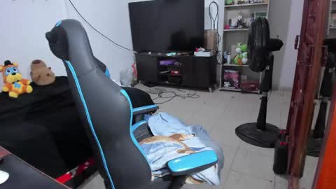 Snapshot of neeko_lol_ chatting on 04-28-26, 06:46 Geek Nicole im Neeko UwU online show from 04-28-26, 06:46