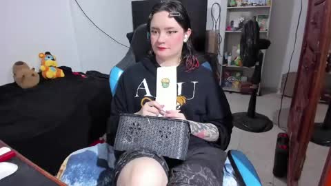 Snapshot of neeko_lol_ chatting on 05-04-26, 09:55 Geek Nicole im Neeko UwU online show from 05-04-26, 09:55
