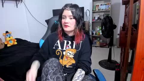 Snapshot of neeko_lol_ chatting on 05-09-26, 04:01 Geek Nicole im Neeko UwU online show from 05-09-26, 04:01