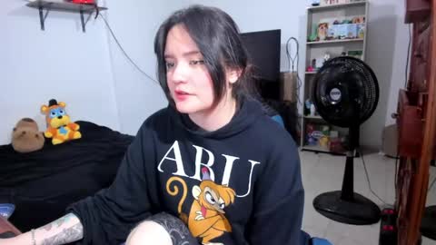 Snapshot of neeko_lol_ chatting on 05-10-26, 04:06 Geek Nicole im Neeko UwU online show from 05-10-26, 04:06