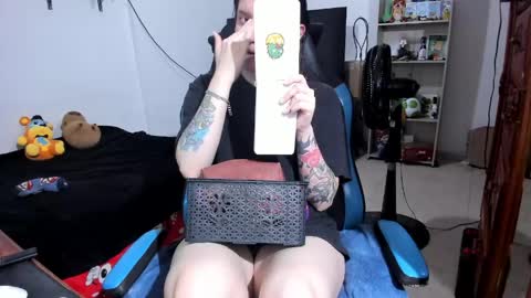 Snapshot of neeko_lol_ chatting on 05-12-26, 11:51 Geek Nicole im Neeko UwU online show from 05-12-26, 11:51