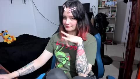 Snapshot of neeko_lol_ chatting on 05-16-26, 03:55 Geek Nicole im Neeko UwU online show from 05-16-26, 03:55