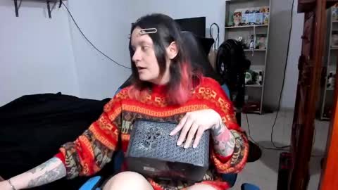 Snapshot of neeko_lol_ chatting on 05-17-26, 04:36 Geek Nicole im Neeko UwU online show from 05-17-26, 04:36