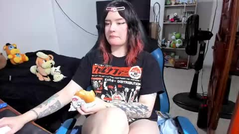 Snapshot of neeko_lol_ chatting on 05-26-26, 12:06 Geek Nicole im Neeko UwU online show from 05-26-26, 12:06