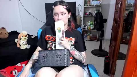 Snapshot of neeko_lol_ chatting on 05-28-26, 10:51 Geek Nicole im Neeko UwU online show from 05-28-26, 10:51