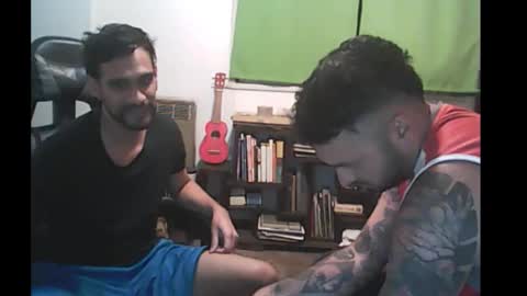 Snapshot of nefe7 chatting on 12-16-25, 02:49 Nek y Ema online show from 12-16-25, 02:49