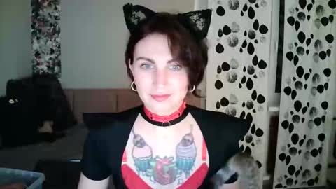 Snapshot of nefertiti_queen chatting on 10-10-25, 07:24 nefertiti_queen online show from 10-10-25, 07:24