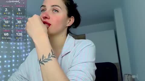 Snapshot of neferutt chatting on 05-18-26, 07:41 Neferutt online show from 05-18-26, 07:41