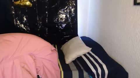 Snapshot of negrita_25 chatting on 11-12-25, 11:10 Zoe online show from 11-12-25, 11:10