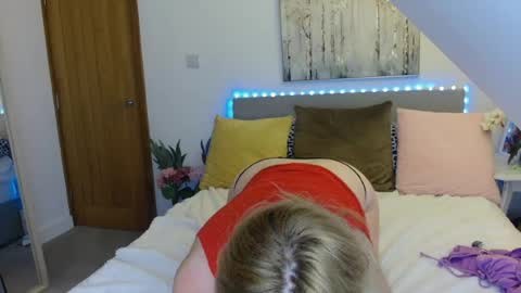 Snapshot of neighbournicole chatting on 07-05-26, 12:28 Birthday online show from 07-05-26, 12:28
