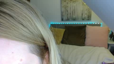 Snapshot of neighbournicole chatting on 07-06-26, 10:01 Birthday online show from 07-06-26, 10:01