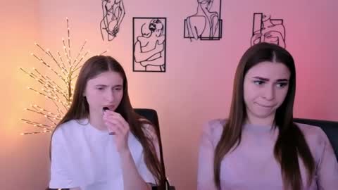 Snapshot of nekky_mouse chatting on 07-14-26, 09:25 Meow online show from 07-14-26, 09:25