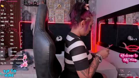 Snapshot of nekomisaki chatting on 01-28-25, 12:11 Miah online show from 01-28-25, 12:11