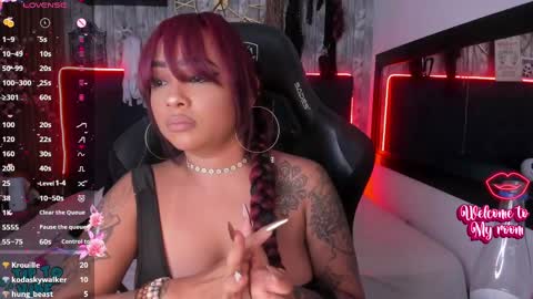 Snapshot of nekomisaki chatting on 02-11-25, 03:18 Miah online show from 02-11-25, 03:18