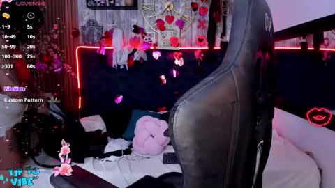 Snapshot of nekomisaki chatting on 02-25-25, 12:03 Miah online show from 02-25-25, 12:03