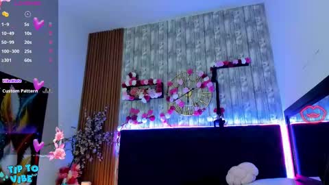 Snapshot of nekomisaki chatting on 09-11-25, 11:21 Miah online show from 09-11-25, 11:21