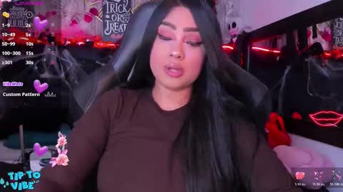 Snapshot of nekomisaki chatting on 10-19-25, 11:44 Miah online show from 10-19-25, 11:44