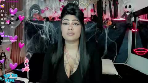 Snapshot of nekomisaki chatting on 10-26-25, 11:49 Miah online show from 10-26-25, 11:49