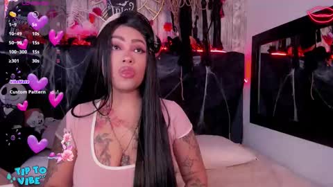 Snapshot of nekomisaki chatting on 11-01-25, 11:45 Miah online show from 11-01-25, 11:45