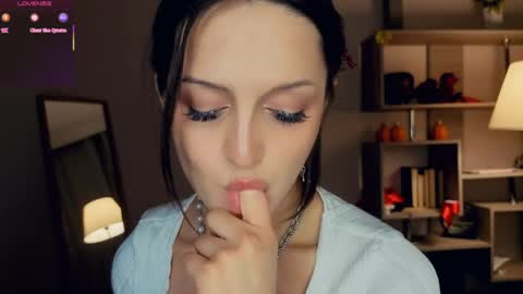 Vicky and Beatrice online show from 04-02-26, 07:33