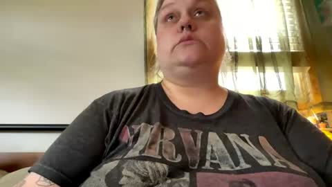 Snapshot of nellatlas chatting on 06-14-26, 03:47 Nellie Atlas online show from 06-14-26, 03:47