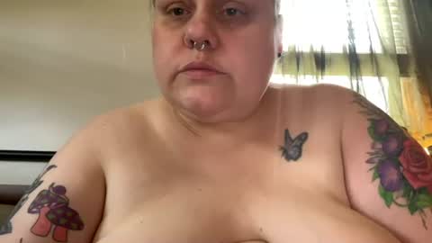 Snapshot of nellatlas chatting on 06-27-26, 04:34 Nellie Atlas online show from 06-27-26, 04:34