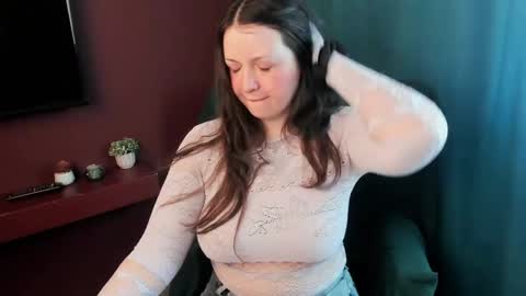 Snapshot of nelliebev chatting on 05-10-26, 02:44 Nellie online show from 05-10-26, 02:44