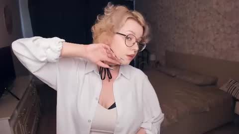 Snapshot of nelly_gloss chatting on 06-11-26, 07:39 nelly_gloss online show from 06-11-26, 07:39