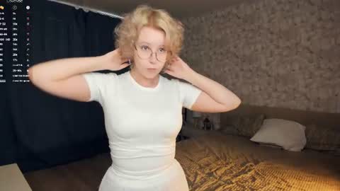 Snapshot of nelly_gloss chatting on 06-18-26, 07:41 nelly_gloss online show from 06-18-26, 07:41