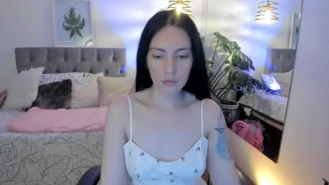 Sarah  online show from 11-17-25, 03:12