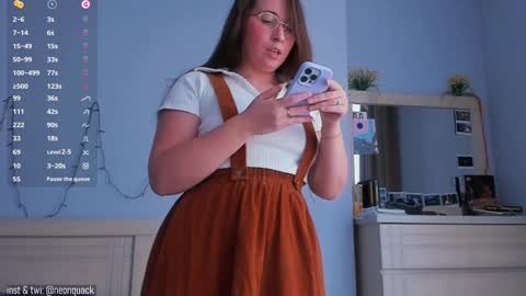 Snapshot of neonquack chatting on 12-09-24, 11:58 Riley online show from 12-09-24, 11:58