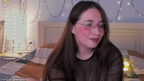 Snapshot of neonquack chatting on 12-29-24, 04:51 Riley online show from 12-29-24, 04:51