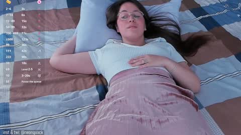 Snapshot of neonquack chatting on 01-31-25, 11:03 Riley online show from 01-31-25, 11:03