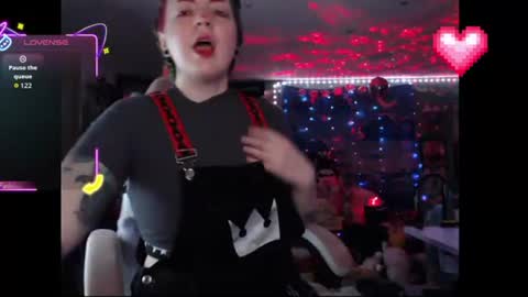 Snapshot of nerdy_squirty chatting on 06-12-26, 04:33 NerdySquirty online show from 06-12-26, 04:33