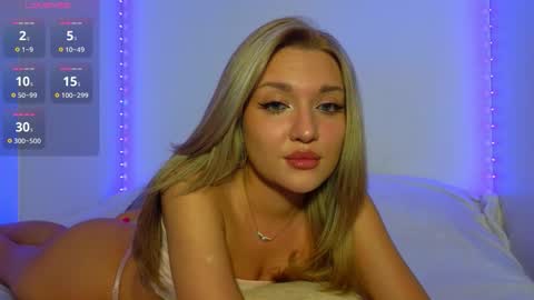 Snapshot of nessarosse chatting on 10-21-25, 07:25 Nessa online show from 10-21-25, 07:25