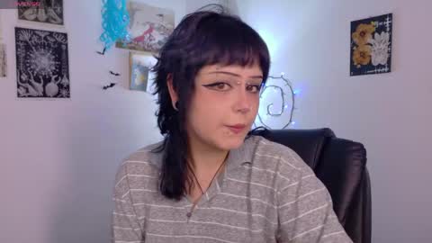 Snapshot of neurotic_witch chatting on 05-07-26, 09:47 Mar online show from 05-07-26, 09:47