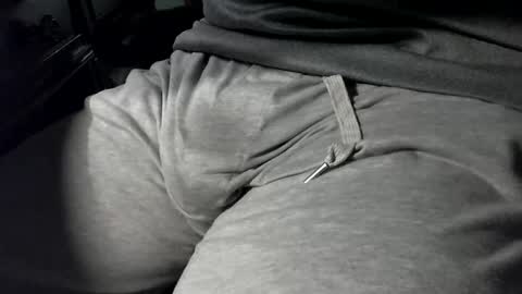 nevrsaynevr2000 online show from 10-20-25, 05:35