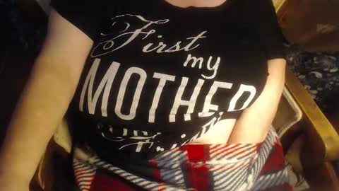 Snapshot of new_milf chatting on 12-22-25, 05:10 Lilly online show from 12-22-25, 05:10