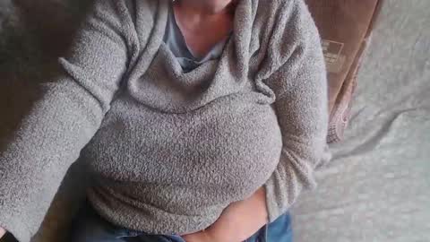 Snapshot of new_milf chatting on 01-12-26, 12:21 Lilly online show from 01-12-26, 12:21