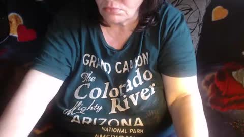 Snapshot of new_milf chatting on 06-19-26, 03:11 Lilly online show from 06-19-26, 03:11